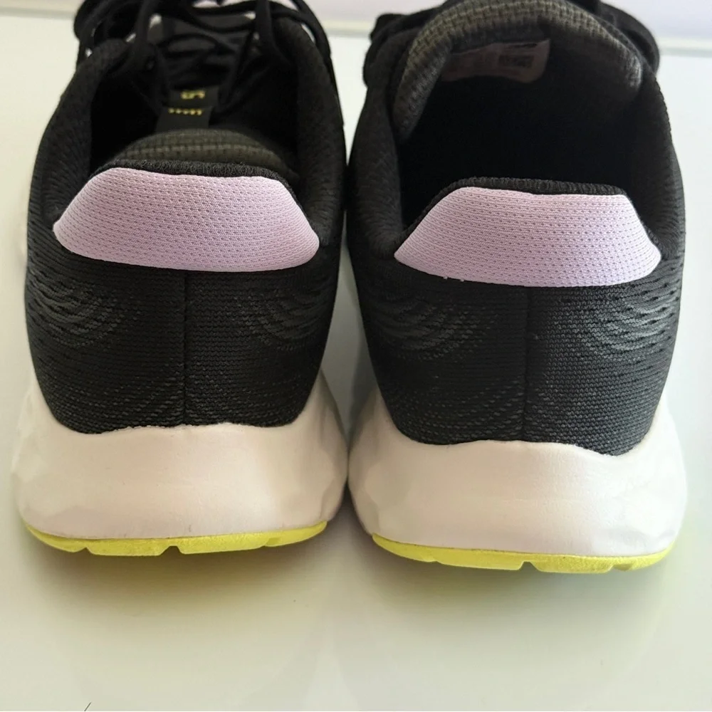 New Balance Black Athletic Running Sneakers Shoes Size 8.5 Male | 10 Women
